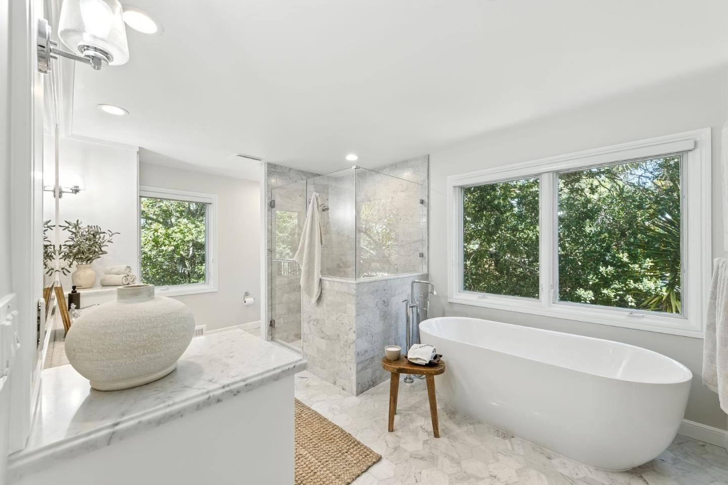 Detail Gallery Image 18 of 58 For 2530 Skyfarm Dr, Hillsborough,  CA 94010 - 4 Beds | 4 Baths