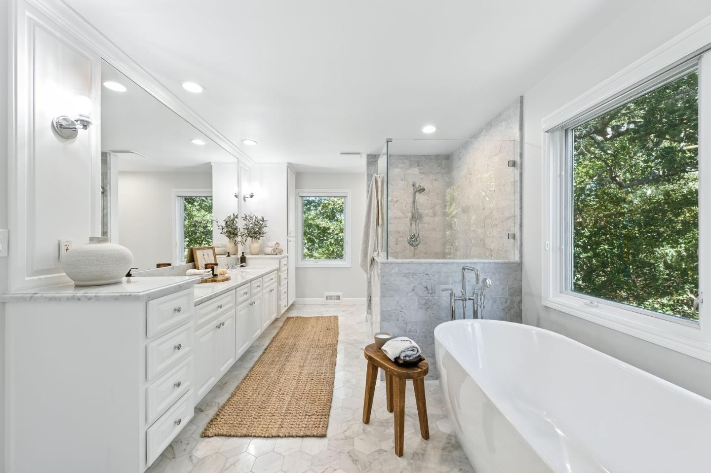 Detail Gallery Image 19 of 58 For 2530 Skyfarm Dr, Hillsborough,  CA 94010 - 4 Beds | 4 Baths