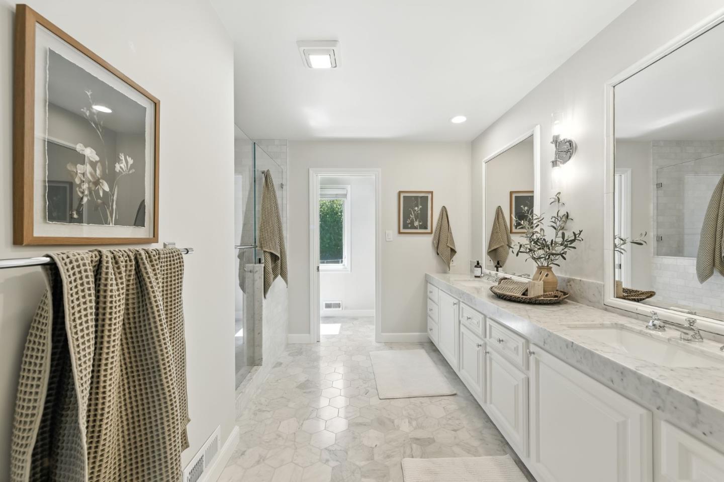Detail Gallery Image 22 of 58 For 2530 Skyfarm Dr, Hillsborough,  CA 94010 - 4 Beds | 4 Baths