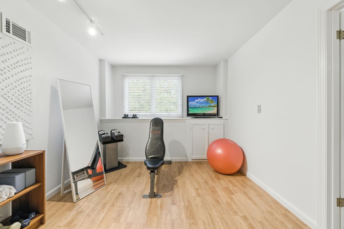 Detail Gallery Image 37 of 58 For 2530 Skyfarm Dr, Hillsborough,  CA 94010 - 4 Beds | 4 Baths