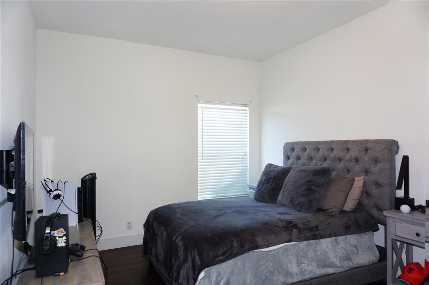 Detail Gallery Image 18 of 29 For 1225 Vienna Dr #450,  Sunnyvale,  CA 94089 - 3 Beds | 2 Baths