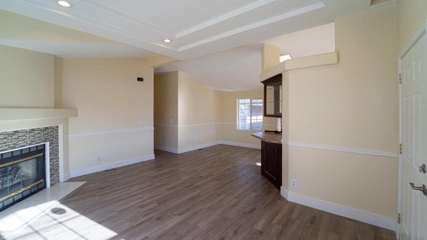 Detail Gallery Image 3 of 15 For 270 Umbarger Rd #69,  San Jose,  CA 95111 - 4 Beds | 2 Baths