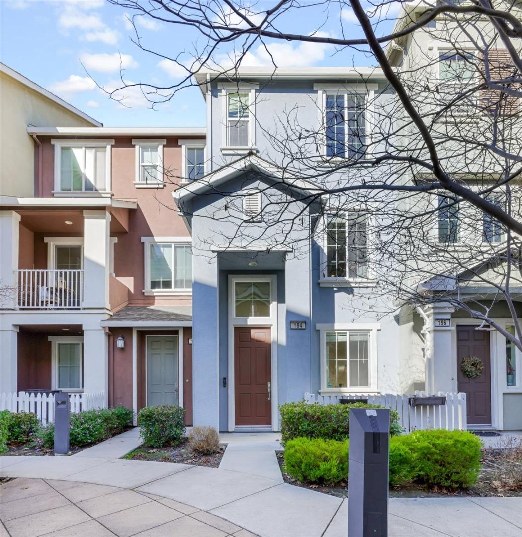 Browse active condo listings in BEDFORD SQUARE