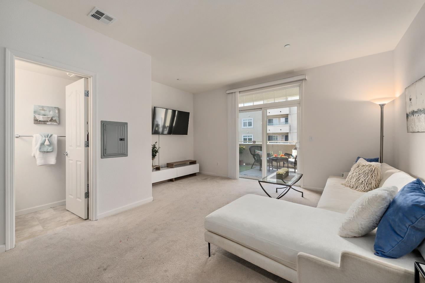 Detail Gallery Image 11 of 23 For 1399 S Winchester Blvd #206,  San Jose,  CA 95128 - 2 Beds | 2/1 Baths