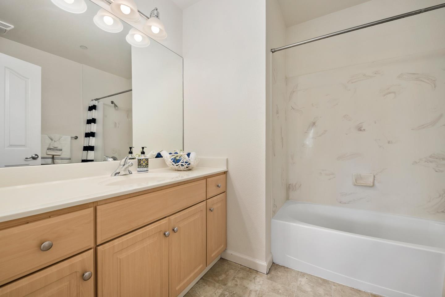 Detail Gallery Image 18 of 23 For 1399 S Winchester Blvd #206,  San Jose,  CA 95128 - 2 Beds | 2/1 Baths