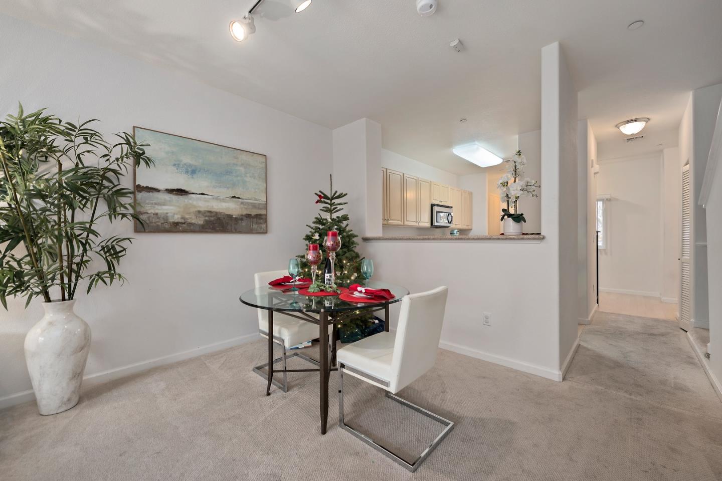 Detail Gallery Image 4 of 23 For 1399 S Winchester Blvd #206,  San Jose,  CA 95128 - 2 Beds | 2/1 Baths