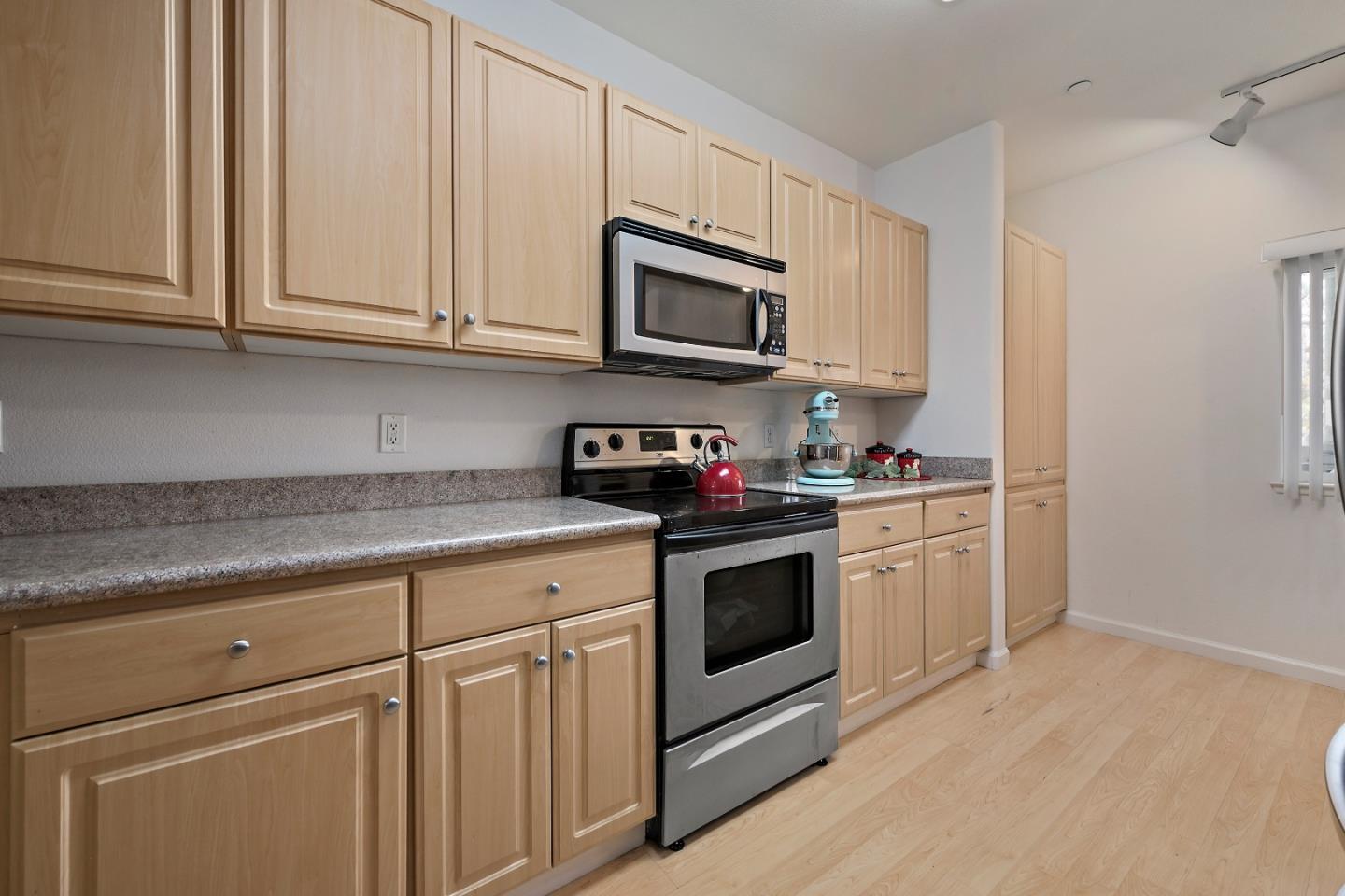 Detail Gallery Image 7 of 23 For 1399 S Winchester Blvd #206,  San Jose,  CA 95128 - 2 Beds | 2/1 Baths