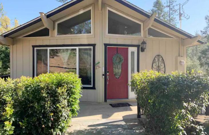 Detail Gallery Image 2 of 38 For 19418 Ferretti Rd, Groveland,  CA 95321 - 3 Beds | 3 Baths