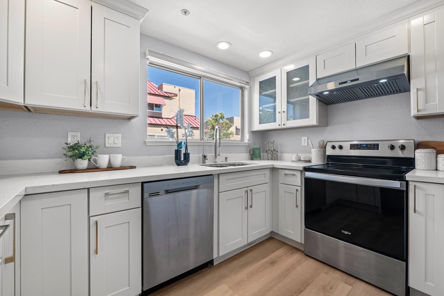 Detail Gallery Image 14 of 28 For 219 Commons Ln, Foster City,  CA 94404 - 2 Beds | 2 Baths