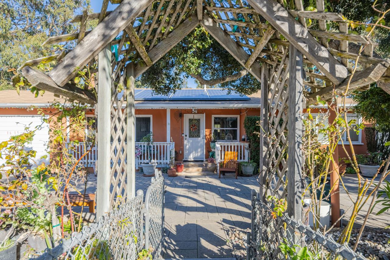 Detail Gallery Image 4 of 27 For 1615 Military Ave, Seaside,  CA 93955 - 3 Beds | 1 Baths