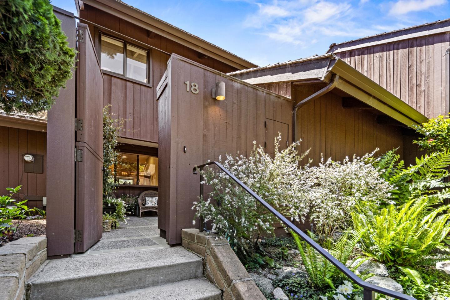 Detail Gallery Image 2 of 22 For 7026 Valley Greens Cir #18,  Carmel,  CA 93923 - 2 Beds | 2 Baths