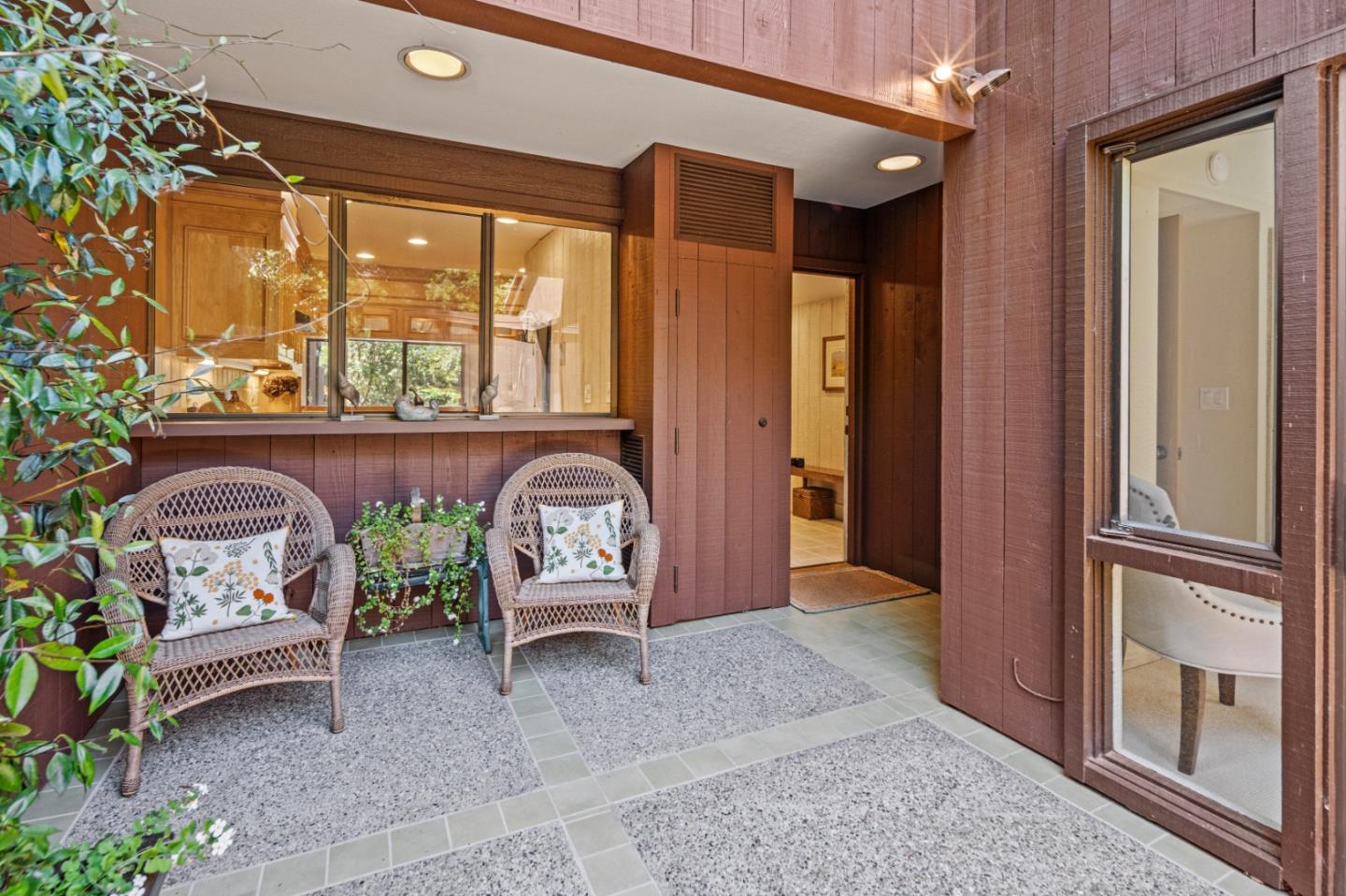 Detail Gallery Image 3 of 22 For 7026 Valley Greens Cir #18,  Carmel,  CA 93923 - 2 Beds | 2 Baths