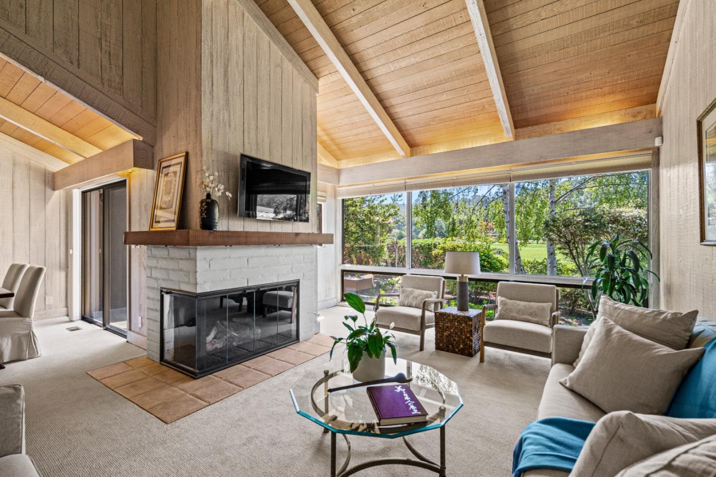 Detail Gallery Image 5 of 22 For 7026 Valley Greens Cir #18,  Carmel,  CA 93923 - 2 Beds | 2 Baths