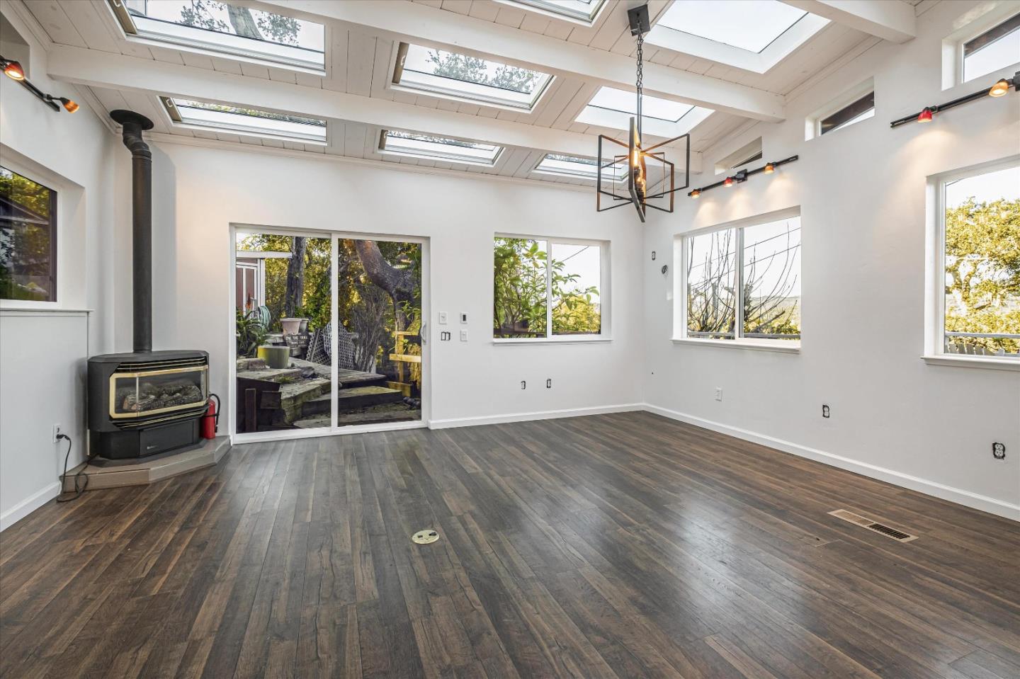 Detail Gallery Image 2 of 37 For 734 Loma Prieta Dr, Aptos,  CA 95003 - 2 Beds | 1 Baths