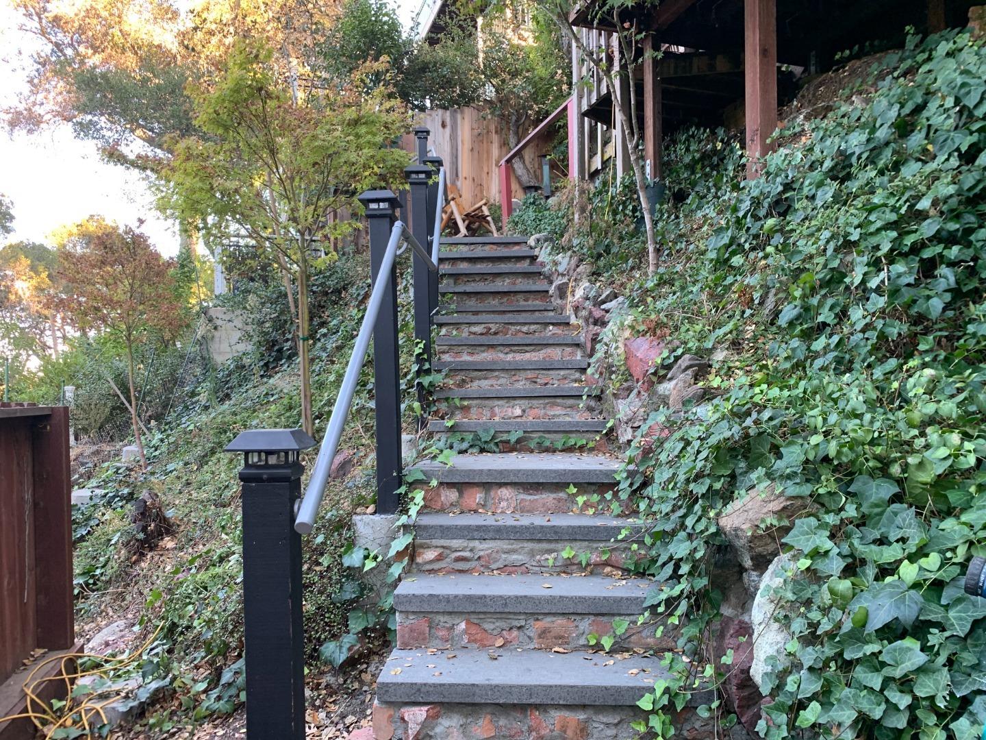 Detail Gallery Image 3 of 29 For 535 Lake Blvd, Redwood City,  CA 94062 - 2 Beds | 2 Baths