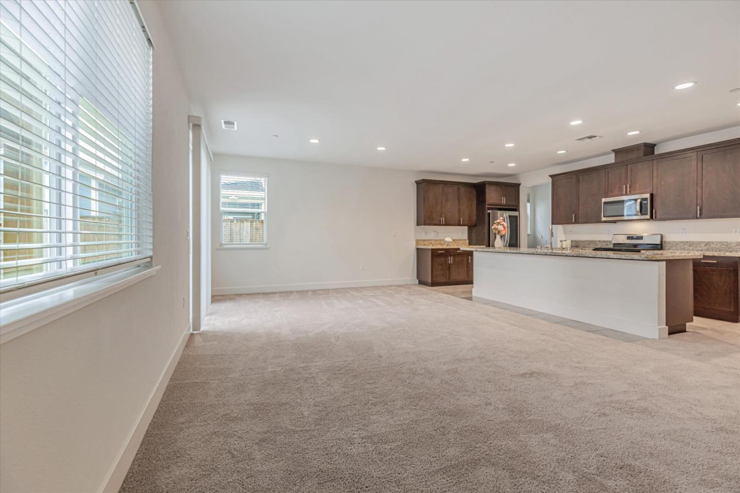 Detail Gallery Image 11 of 67 For 1380 Chariot Rd, Hollister,  CA 95023 - 3 Beds | 2 Baths