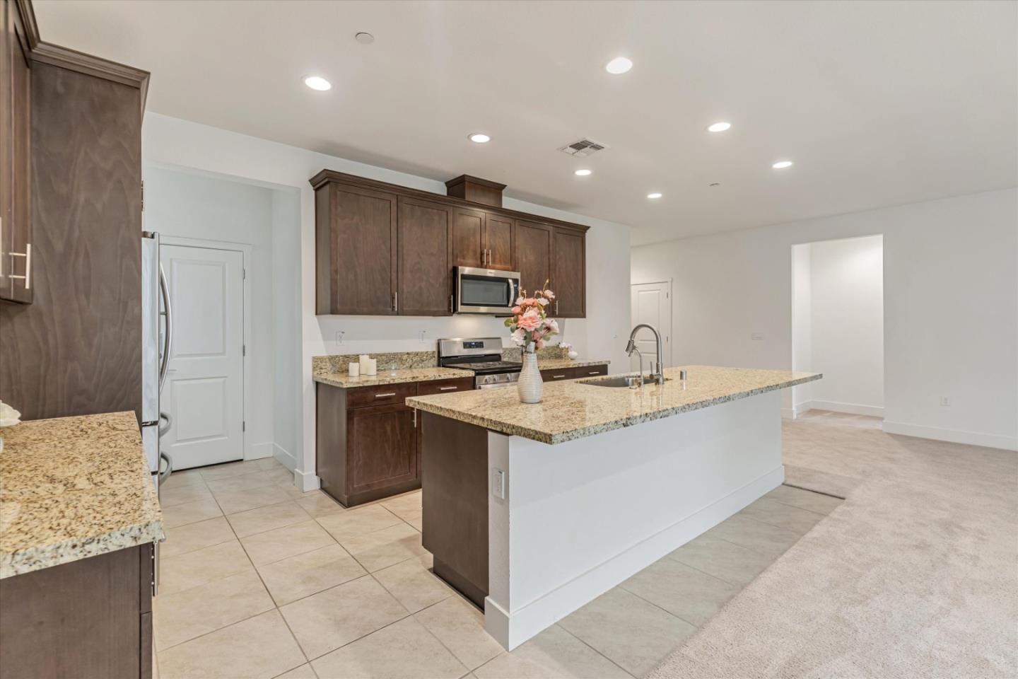 Detail Gallery Image 14 of 67 For 1380 Chariot Rd, Hollister,  CA 95023 - 3 Beds | 2 Baths