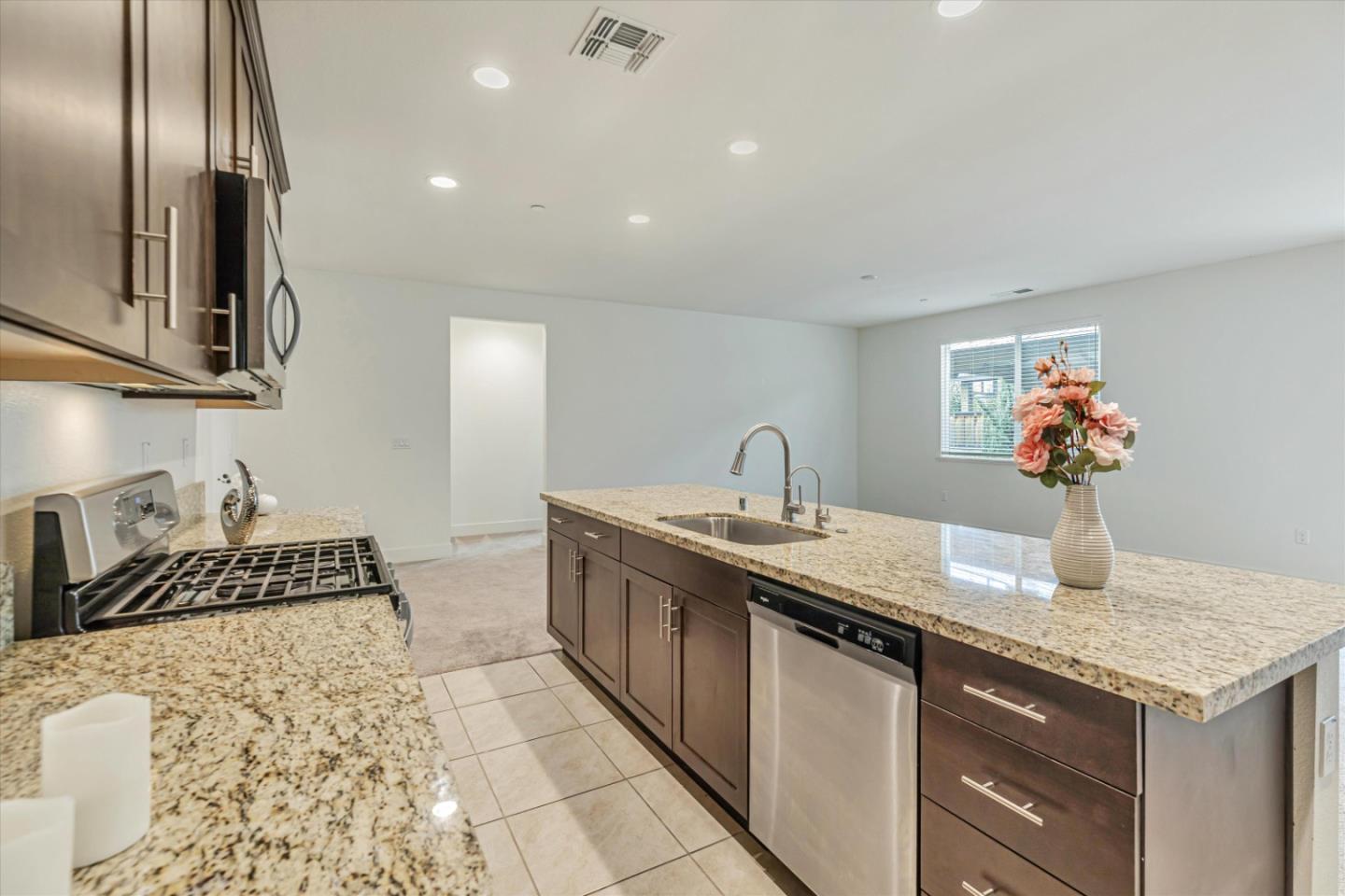 Detail Gallery Image 15 of 67 For 1380 Chariot Rd, Hollister,  CA 95023 - 3 Beds | 2 Baths