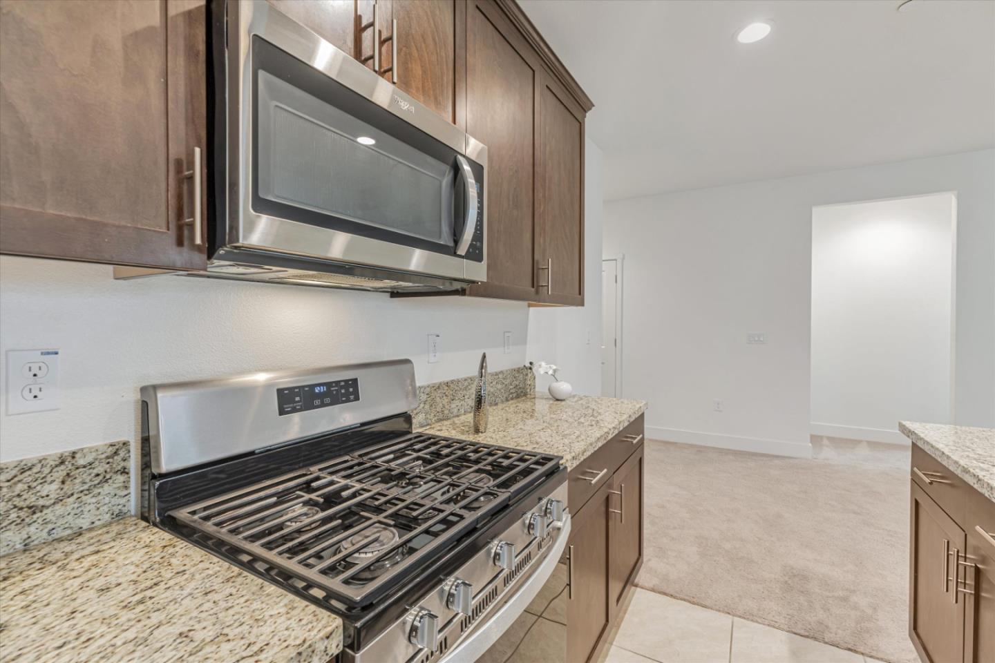 Detail Gallery Image 16 of 67 For 1380 Chariot Rd, Hollister,  CA 95023 - 3 Beds | 2 Baths