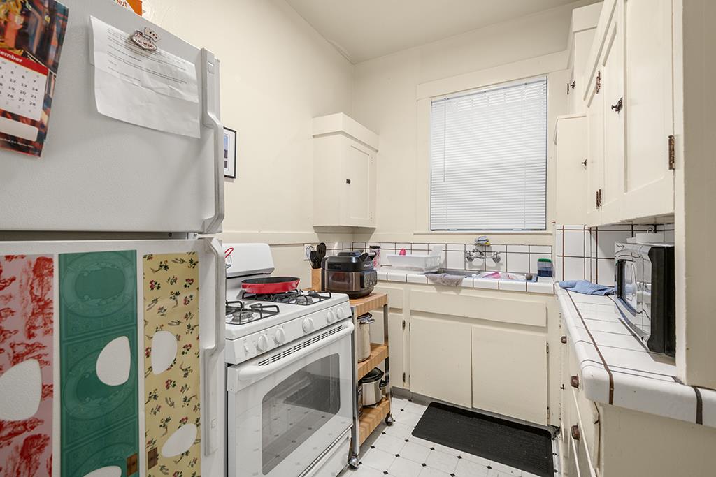 Detail Gallery Image 12 of 19 For 2878 Telegraph Ave, Oakland,  CA 94609 - – Beds | – Baths