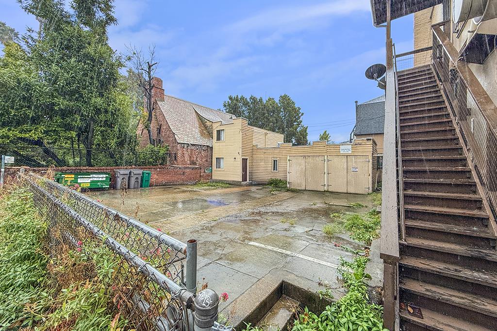 Detail Gallery Image 17 of 19 For 2878 Telegraph Ave, Oakland,  CA 94609 - – Beds | – Baths