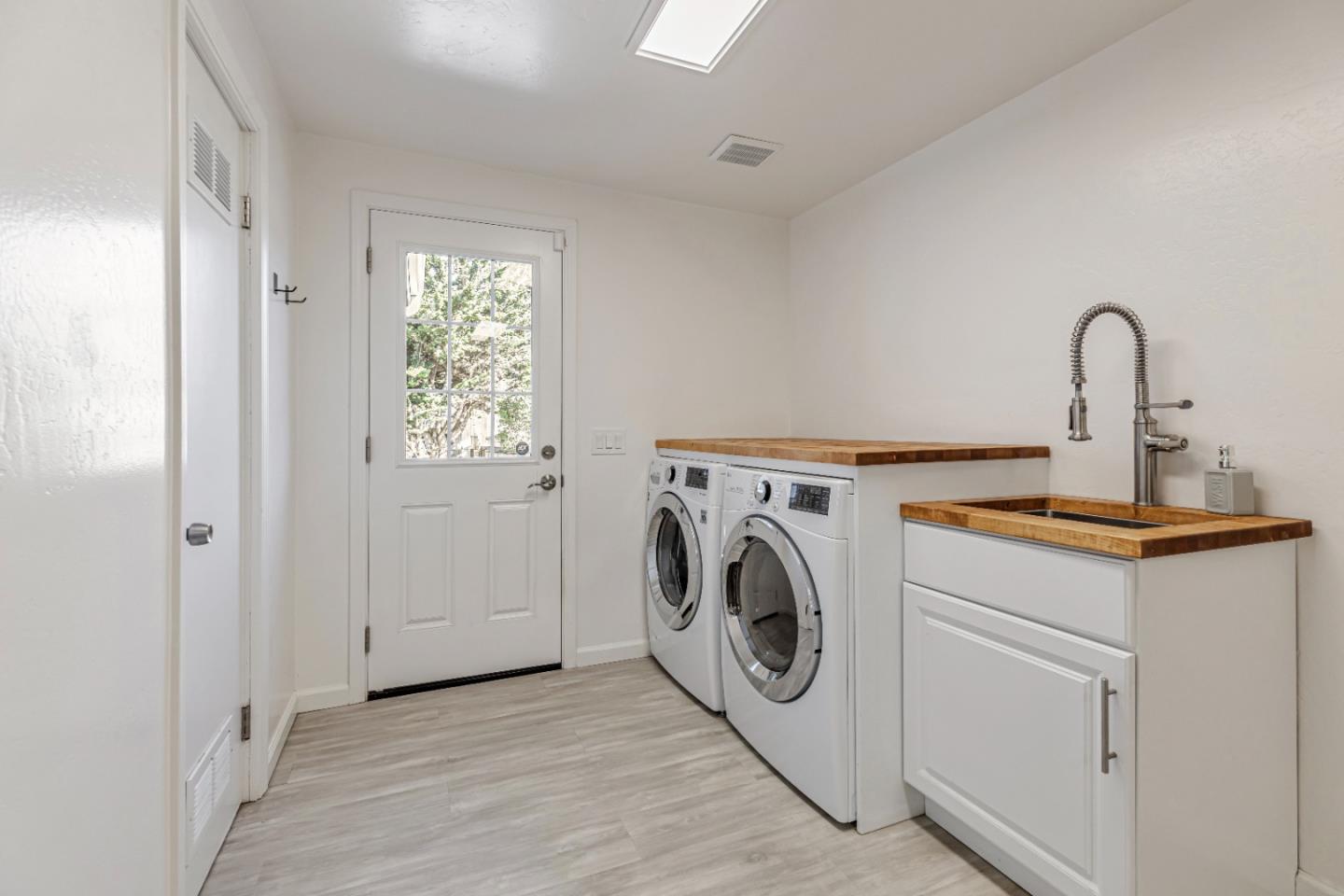 Detail Gallery Image 10 of 28 For 1920 Grandview St, Seaside,  CA 93955 - 3 Beds | 2 Baths