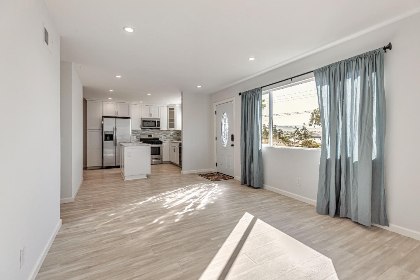 Detail Gallery Image 14 of 28 For 1920 Grandview St, Seaside,  CA 93955 - 3 Beds | 2 Baths