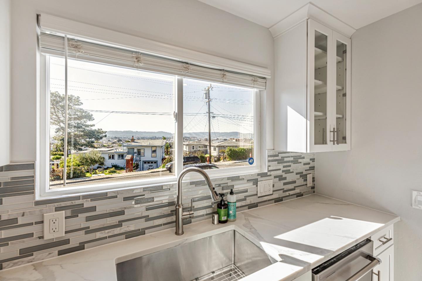 Detail Gallery Image 15 of 28 For 1920 Grandview St, Seaside,  CA 93955 - 3 Beds | 2 Baths
