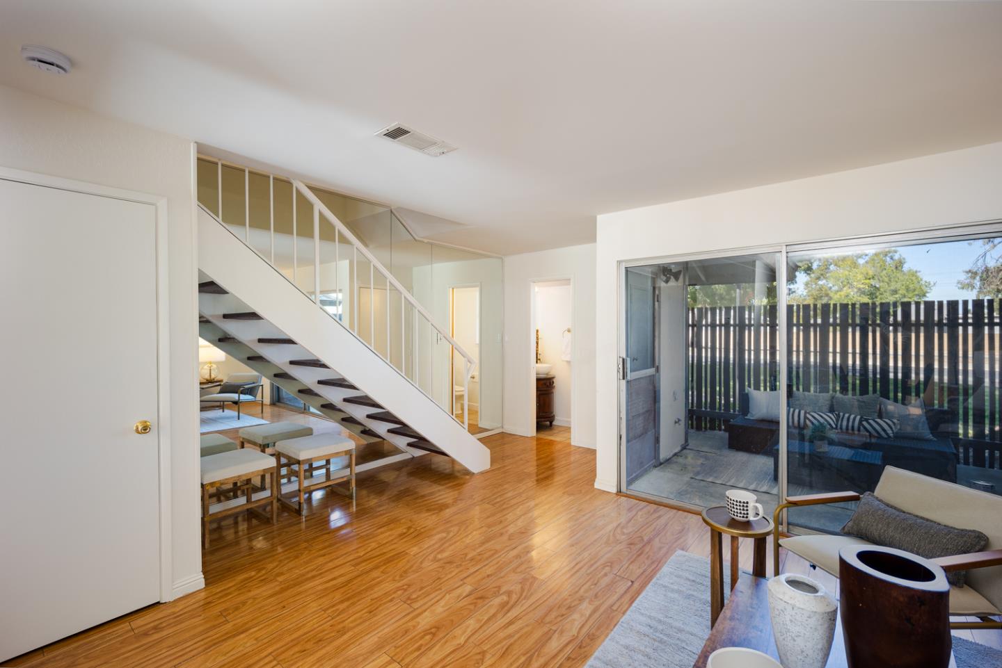 Detail Gallery Image 2 of 24 For 5422 Roundtree Ct #C,  Concord,  CA 94521 - 2 Beds | 1/1 Baths