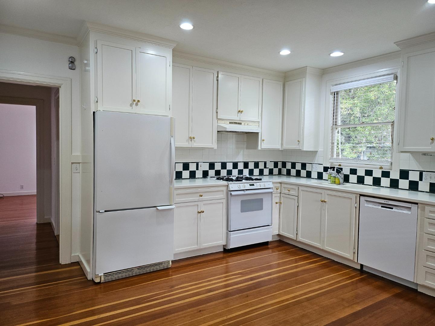 Detail Gallery Image 7 of 24 For 750 Fremont Unit a St, Menlo Park,  CA 94025 - 2 Beds | 1 Baths