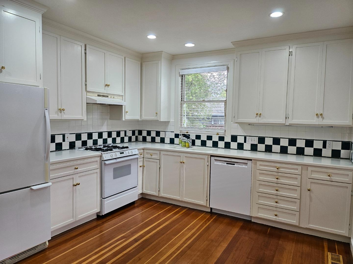Detail Gallery Image 8 of 24 For 750 Fremont Unit a St, Menlo Park,  CA 94025 - 2 Beds | 1 Baths