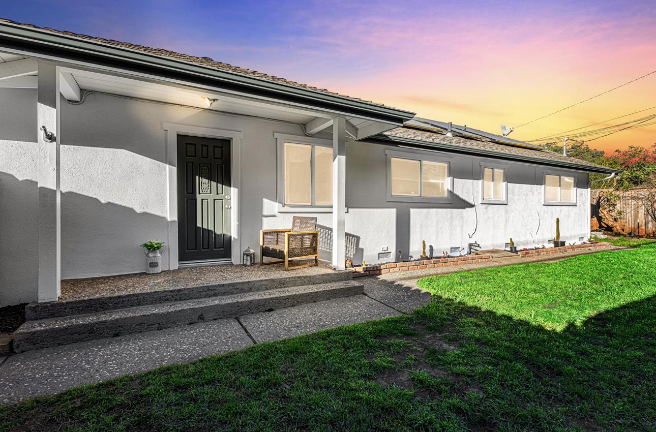 Detail Gallery Image 2 of 56 For 475 Paradise Rd, Salinas,  CA 93907 - 6 Beds | 3 Baths