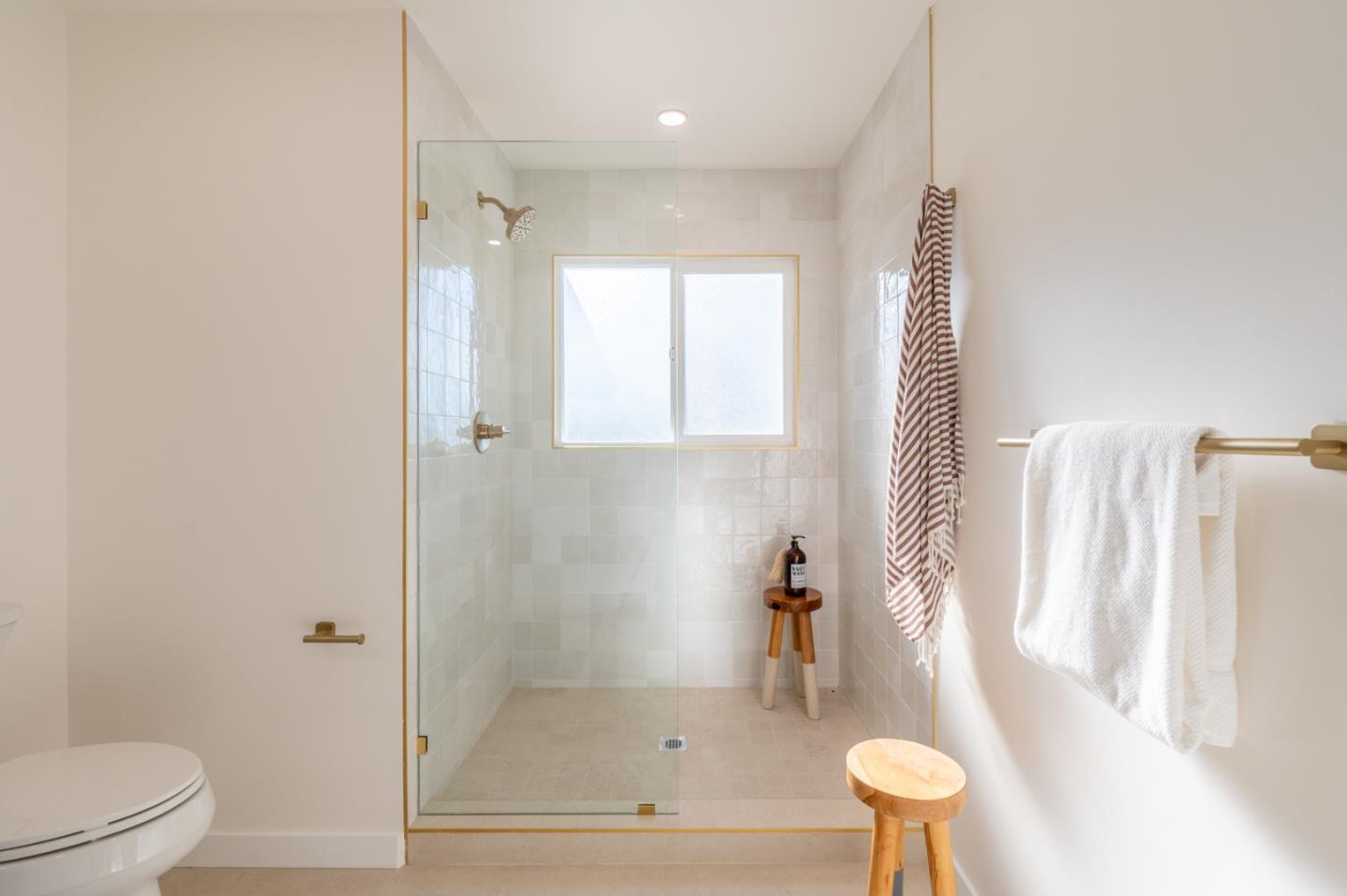 Detail Gallery Image 17 of 27 For 2861 Ransford Ave, Pacific Grove,  CA 93950 - 3 Beds | 2 Baths