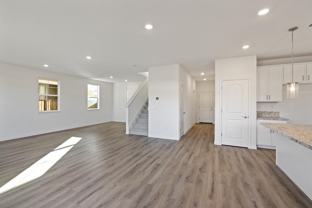 Detail Gallery Image 10 of 44 For 2130 Gladiola Dr, Hollister,  CA 95023 - 5 Beds | 3 Baths