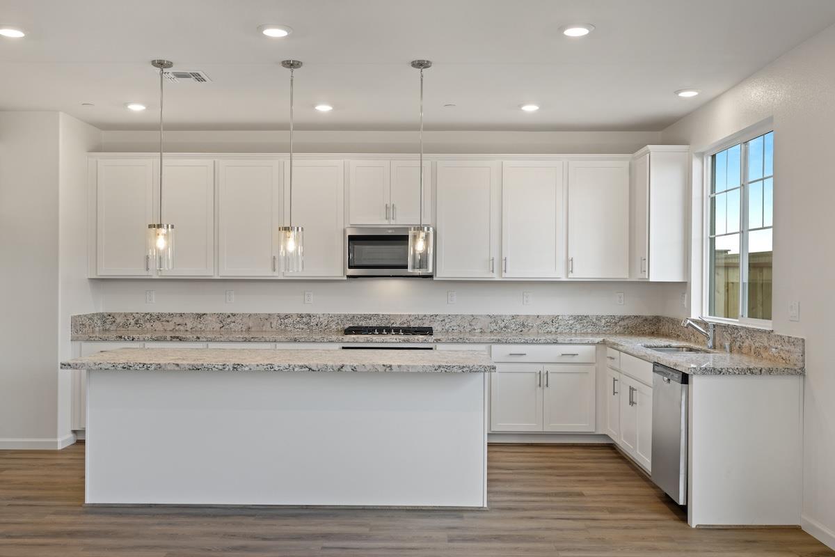Detail Gallery Image 15 of 44 For 2130 Gladiola Dr, Hollister,  CA 95023 - 5 Beds | 3 Baths