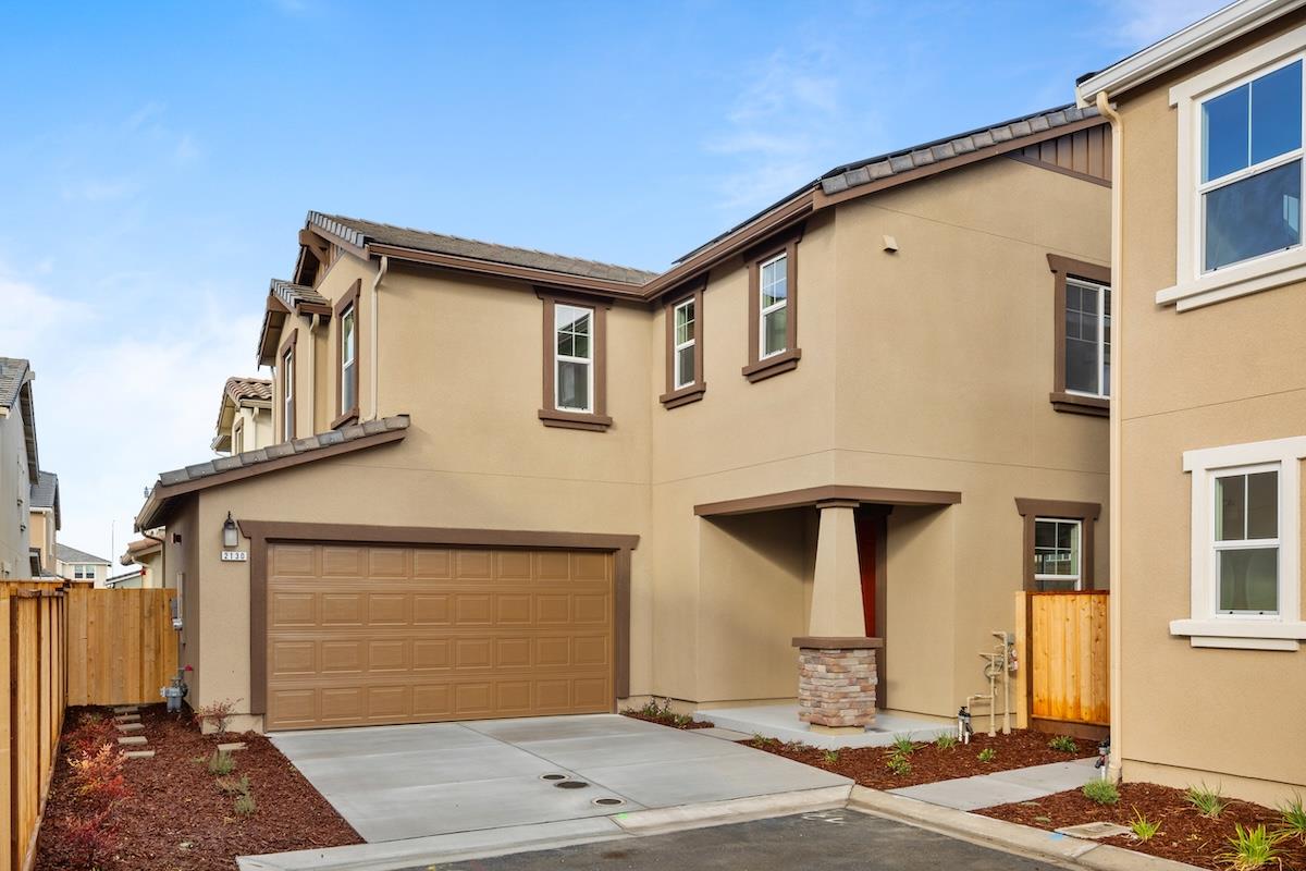 Detail Gallery Image 2 of 44 For 2130 Gladiola Dr, Hollister,  CA 95023 - 5 Beds | 3 Baths