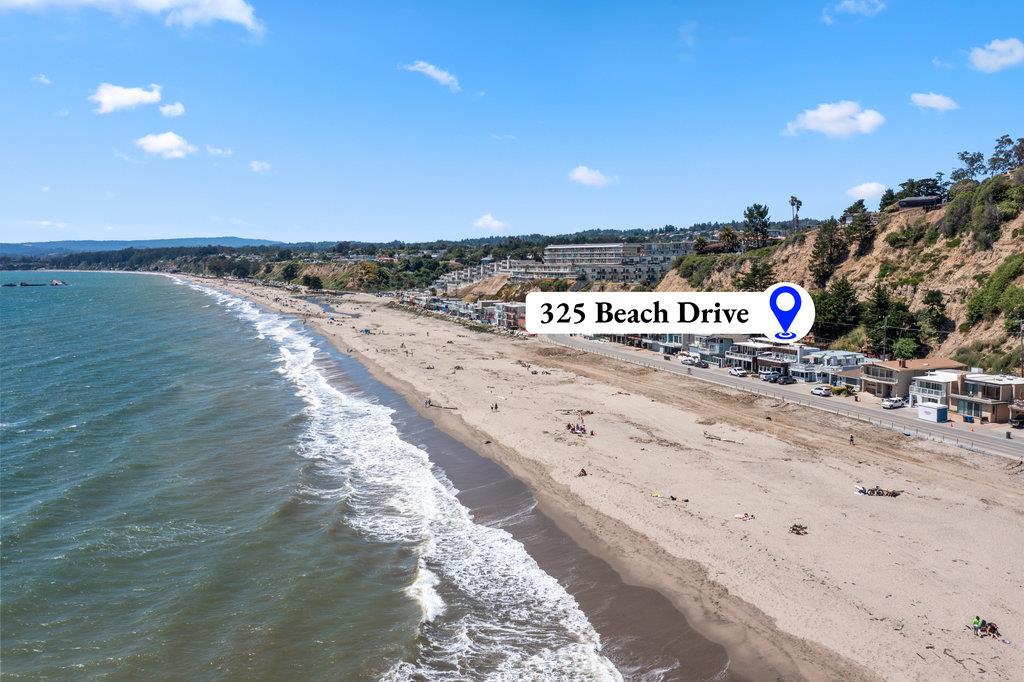Detail Gallery Image 2 of 38 For 325 Beach Dr, Aptos,  CA 95003 - 4 Beds | 2/1 Baths