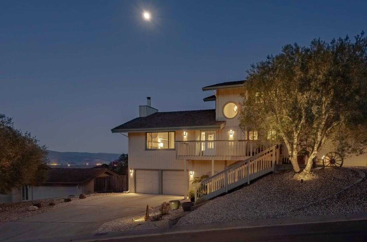 Detail Gallery Image 2 of 52 For 22557 Black Mountain Rd, Salinas,  CA 93908 - 3 Beds | 2/1 Baths