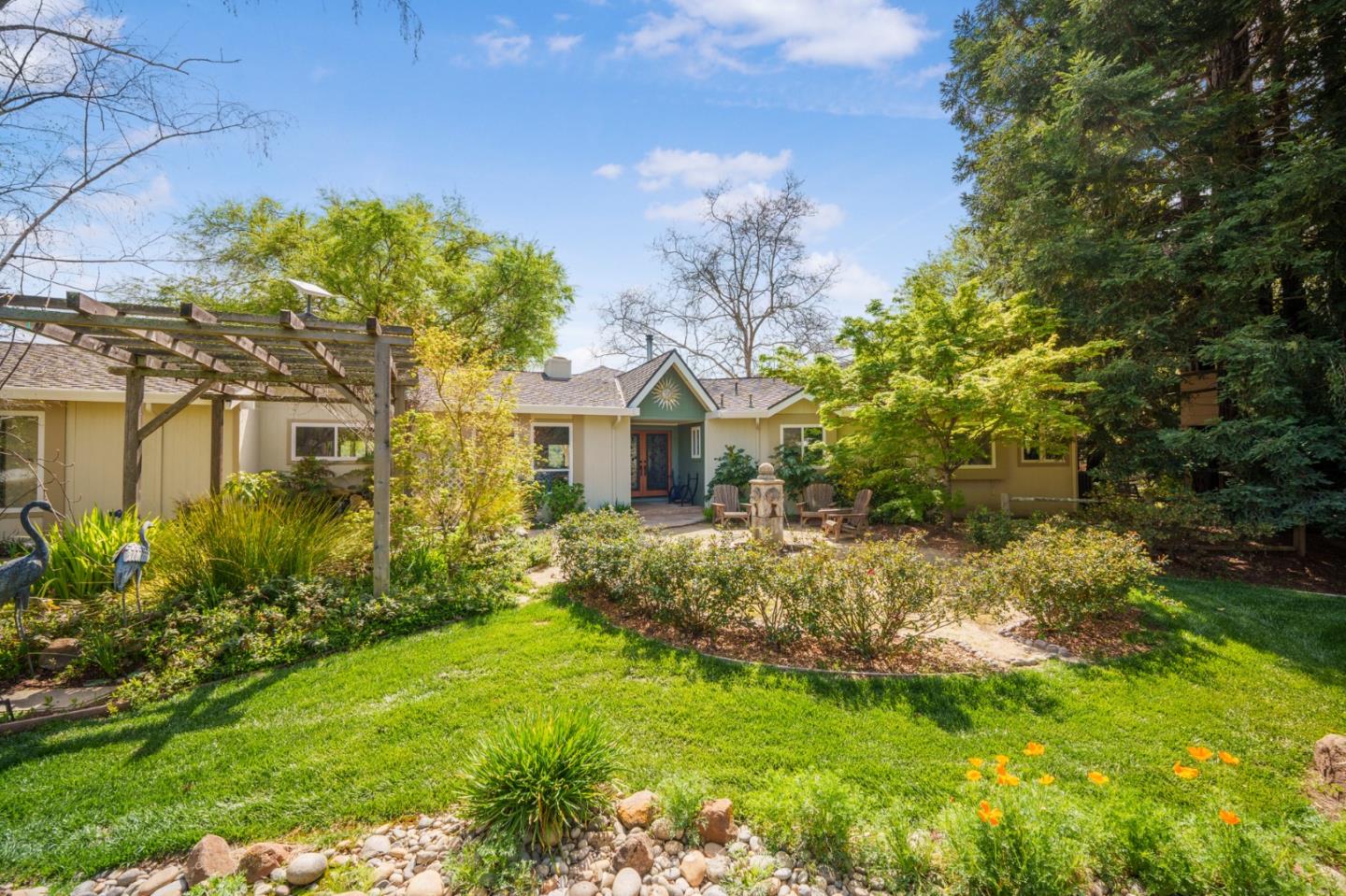Detail Gallery Image 2 of 48 For 12170 Calle Uvas, Gilroy,  CA 95020 - 4 Beds | 2/1 Baths