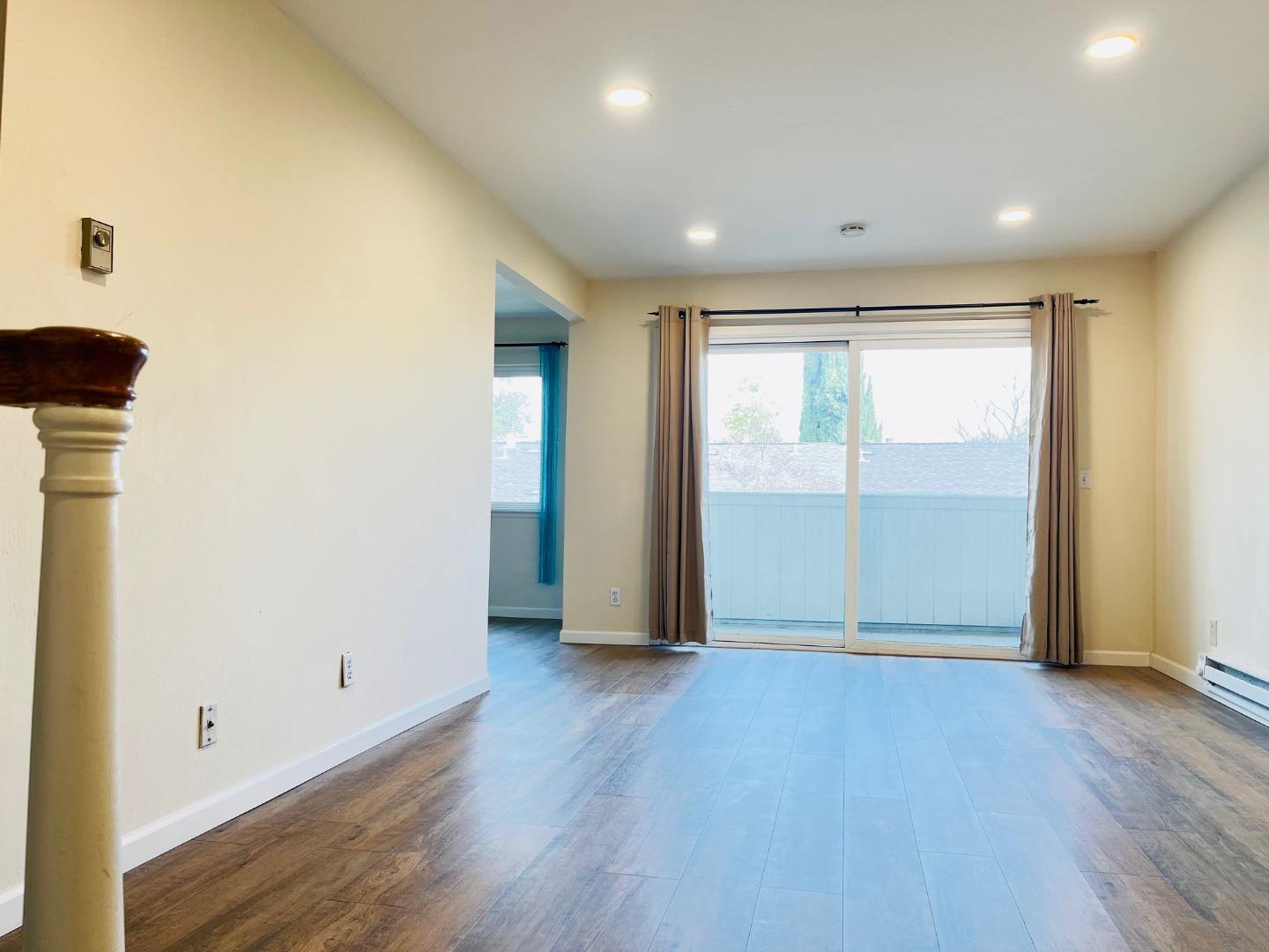 Detail Gallery Image 2 of 15 For 7100 Rainbow Dr #33,  San Jose,  CA 95129 - 2 Beds | 1/1 Baths