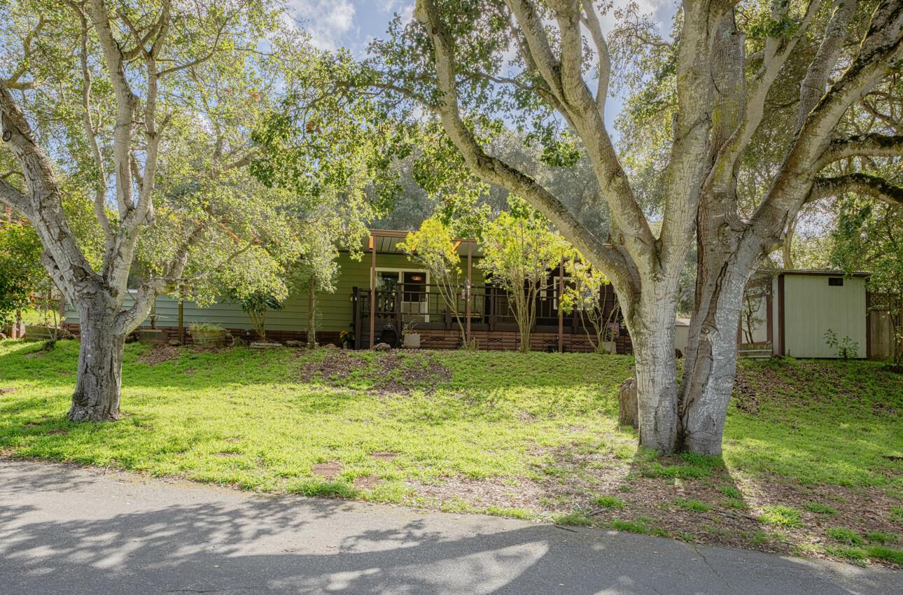Detail Gallery Image 2 of 37 For 17588 Pond Derosa Ln #8,  Salinas,  CA 93907 - 2 Beds | 2 Baths