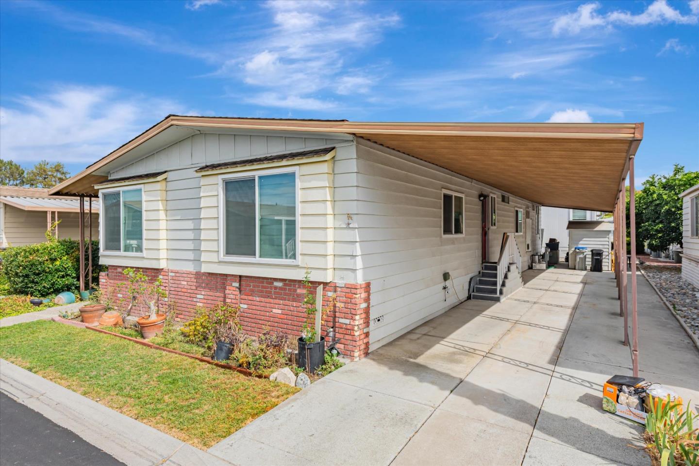 Detail Gallery Image 2 of 35 For 485 Mill Pond #485,  San Jose,  CA 95125 - 2 Beds | 2 Baths