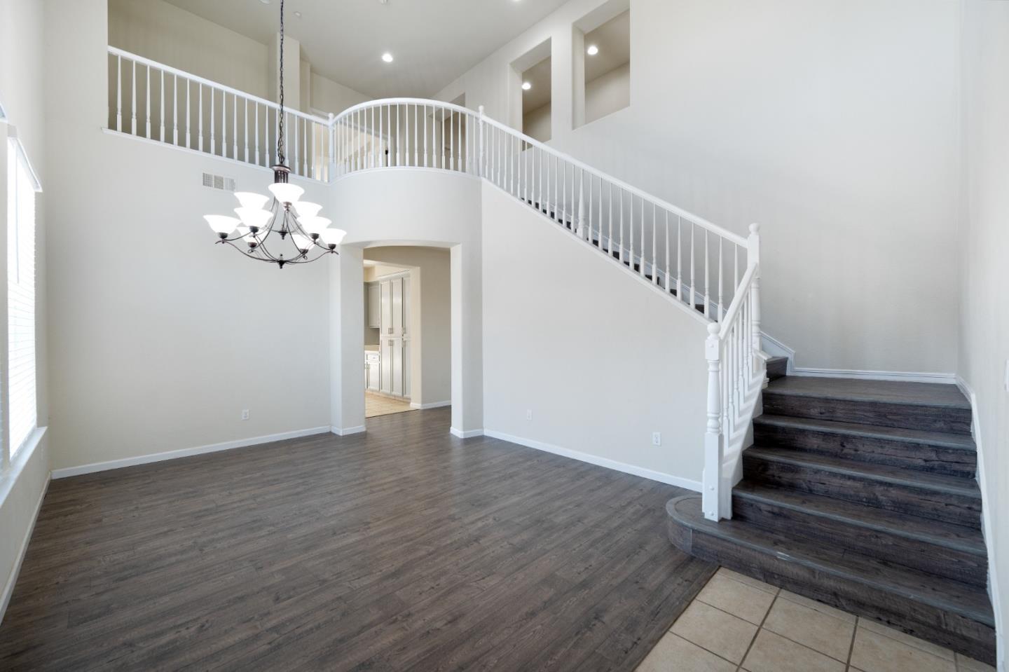 Detail Gallery Image 2 of 52 For 16341 Adobe Way, Lathrop,  CA 95330 - 5 Beds | 3 Baths