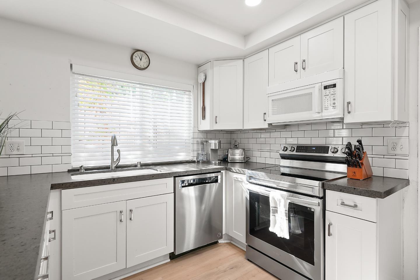Detail Gallery Image 13 of 33 For 7912 El Astillero Pl, Carlsbad,  CA 92009 - 3 Beds | 2 Baths