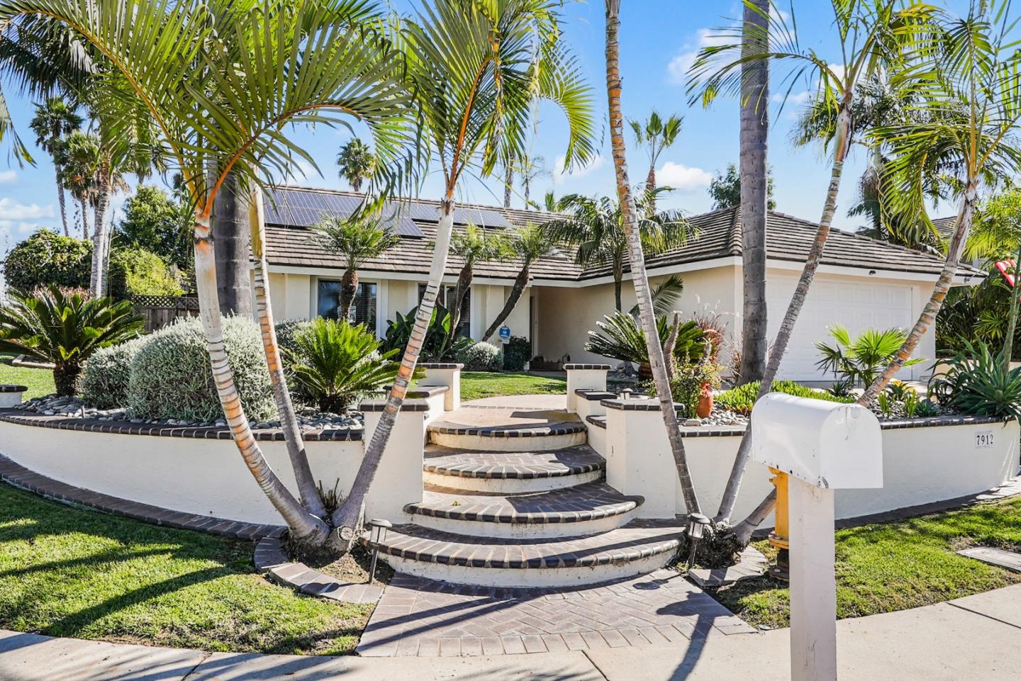Detail Gallery Image 3 of 33 For 7912 El Astillero Pl, Carlsbad,  CA 92009 - 3 Beds | 2 Baths