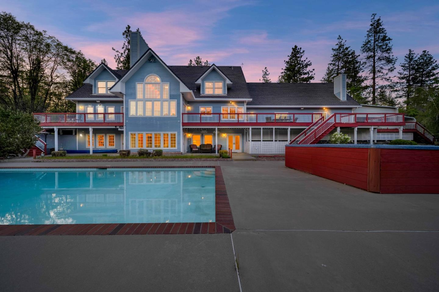 Detail Gallery Image 1 of 72 For 5422 Schulmeyer Gulch Rd, Yreka,  CA 96097 - 6 Beds | 4/1 Baths