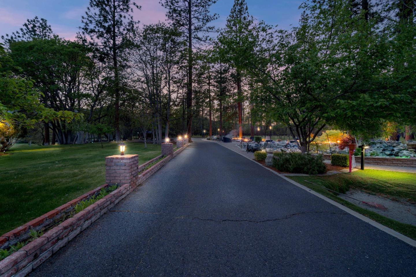 Detail Gallery Image 10 of 72 For 5422 Schulmeyer Gulch Rd, Yreka,  CA 96097 - 6 Beds | 4/1 Baths