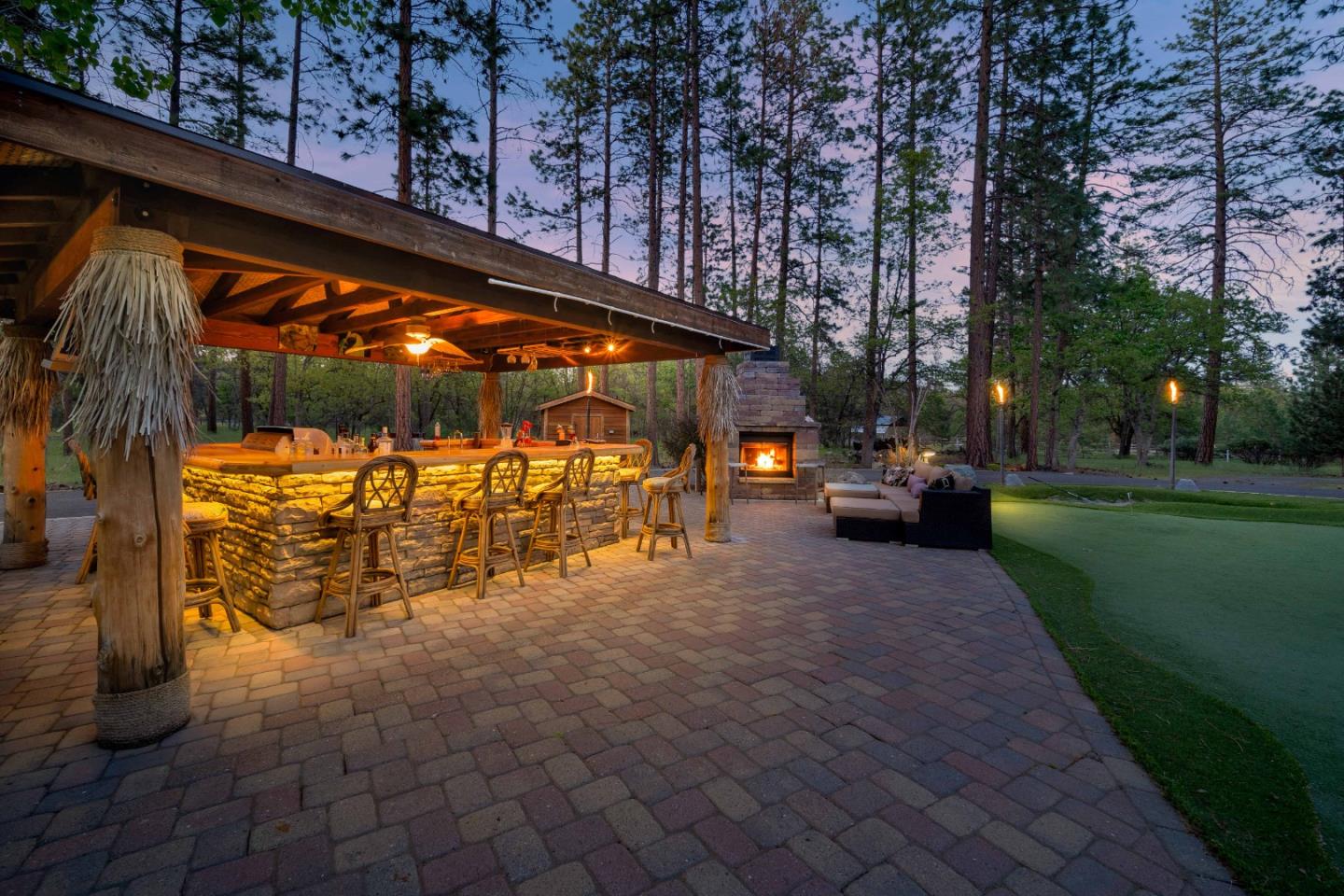 Detail Gallery Image 16 of 72 For 5422 Schulmeyer Gulch Rd, Yreka,  CA 96097 - 6 Beds | 4/1 Baths