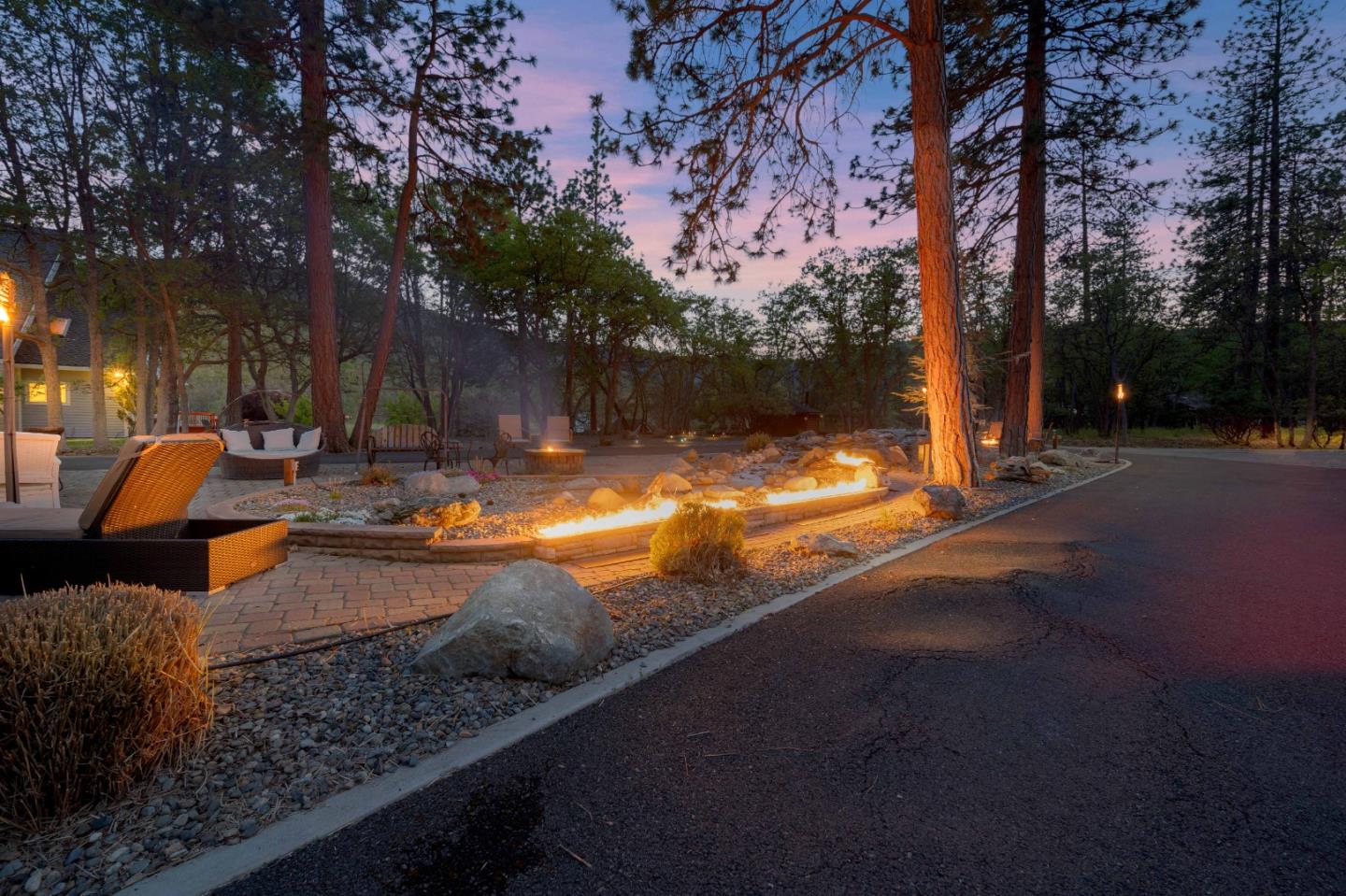 Detail Gallery Image 17 of 72 For 5422 Schulmeyer Gulch Rd, Yreka,  CA 96097 - 6 Beds | 4/1 Baths
