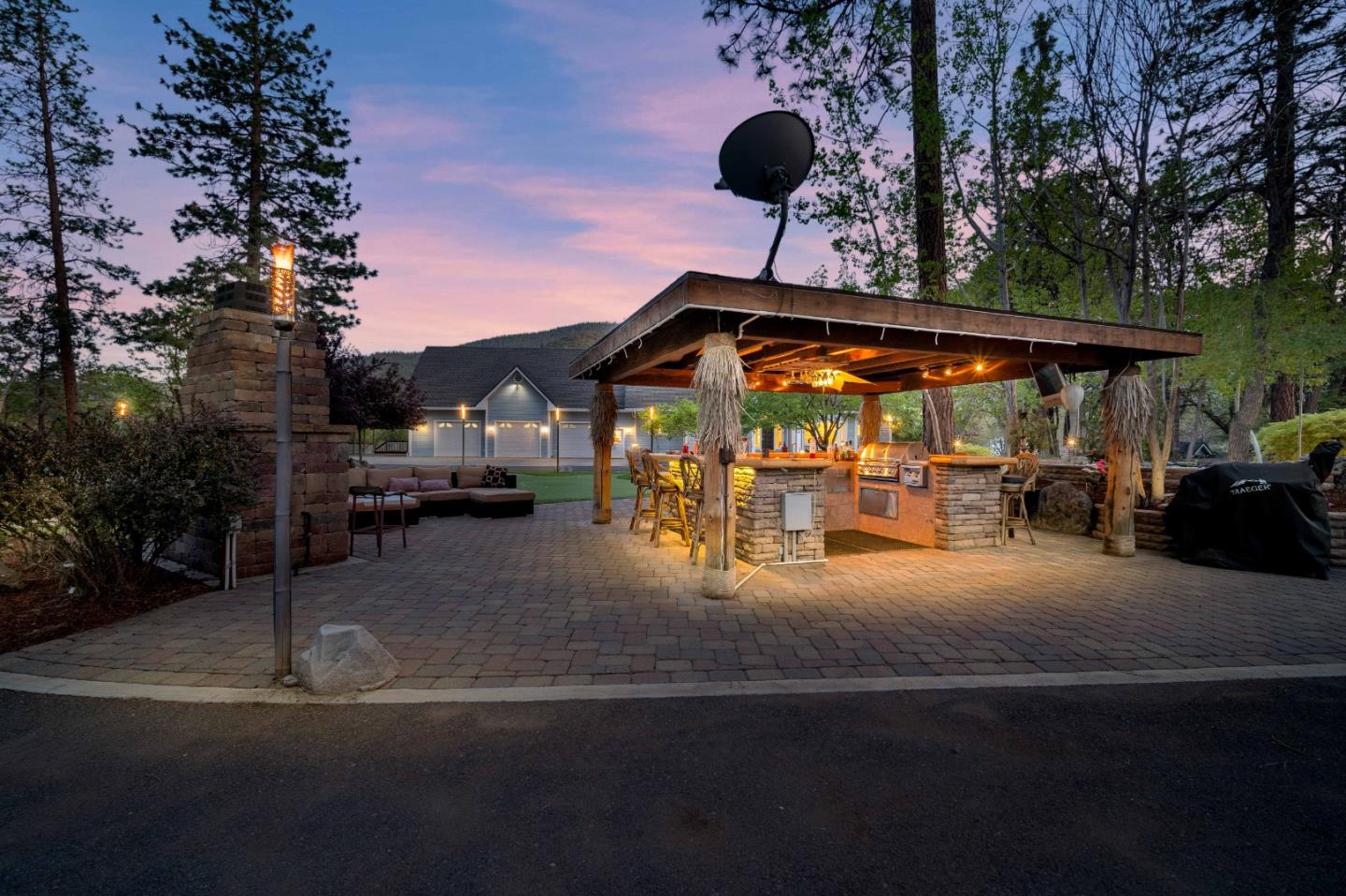 Detail Gallery Image 18 of 72 For 5422 Schulmeyer Gulch Rd, Yreka,  CA 96097 - 6 Beds | 4/1 Baths